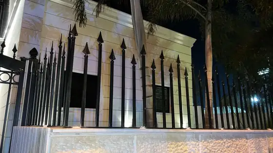 גדר היקפית מברזל מגולוון וצבוע בתנור